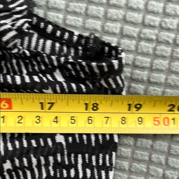 Ruffled mesh top - Picture 5 of 7